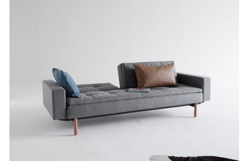 Kavč DUBLEXO SOFA BED z rokonasloni in s svetlimi lesenimi nogicami