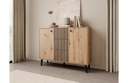 Komoda IKA z lesenimi nogami in trojnimi predali