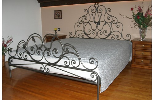 Ročno kovana postelja z dvojnim ležiščem 180x200cm