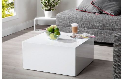 KLUBSKA MIZA KUBIKA  - EKSPONAT