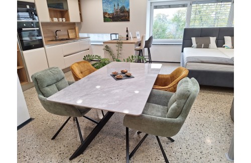 AKCIJSKI SET PERIL – miza MARIGOLD 2 (180×90) + 2 stola SHERLOCK curry + 2 stola ROLAN olivna