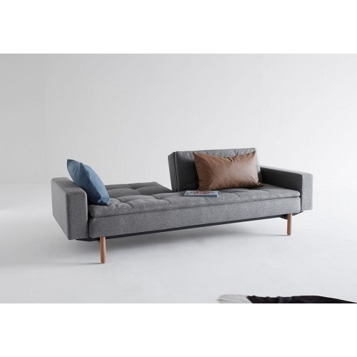 Kavč DUBLEXO SOFA BED z rokonasloni in s svetlimi lesenimi nogicami