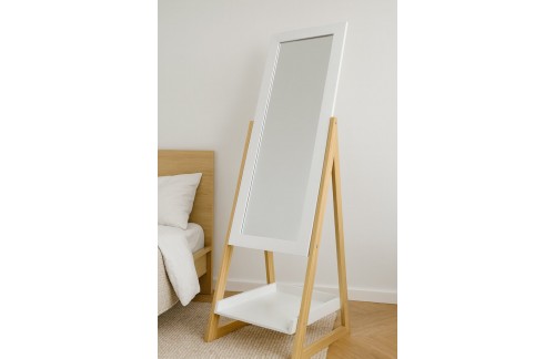 Stoječe ogledalo Revel z lesenimi nogami in polico